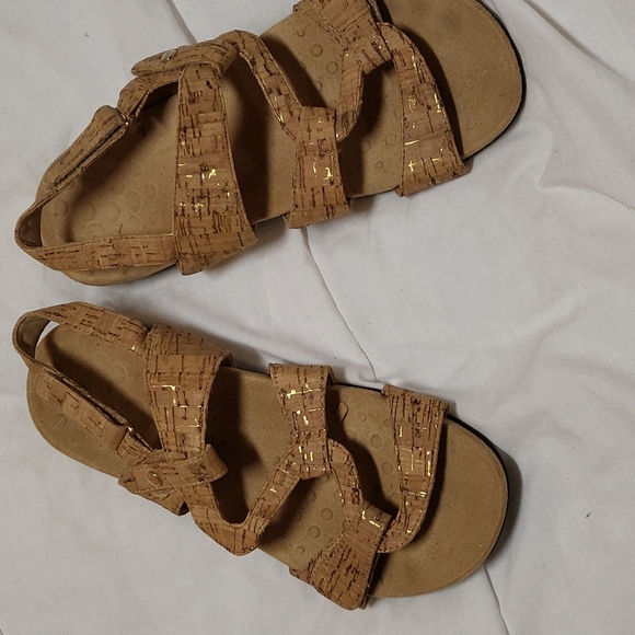 Vionic sandals - Picture 2 of 4